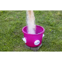 Foderspand med 4 spisehuller - 10 kg. - "Kalle"