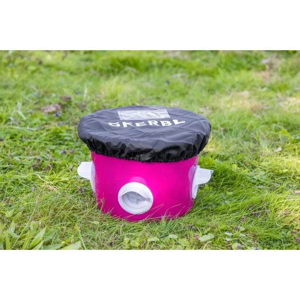 Foderspand med 4 spisehuller - 10 kg. - "Kalle" - Vandt�t cover til